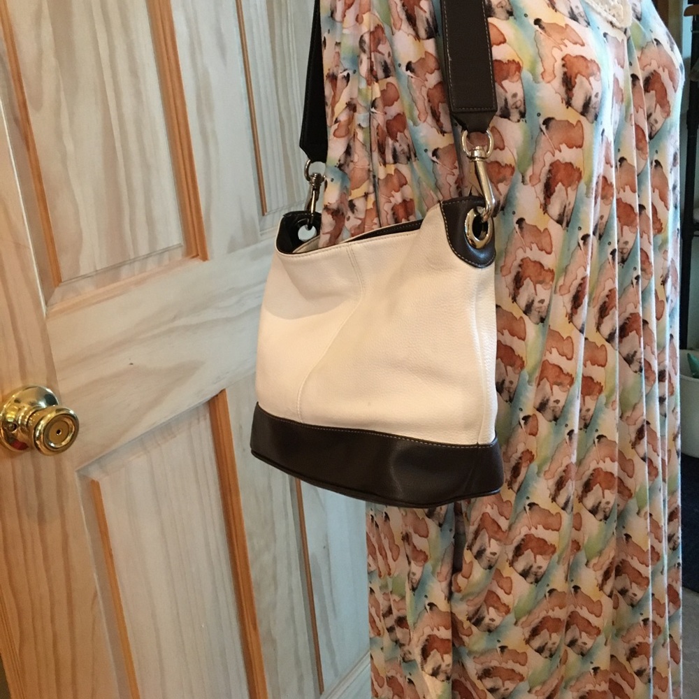 TIG lovingly pre-owned bucket shoulder bag
